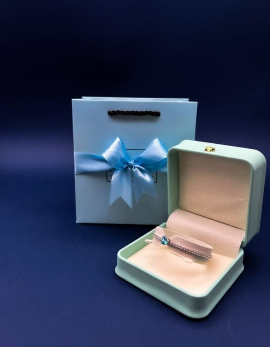 Elegant Ocean Blue Zirconic Heart Crystal Bracelet